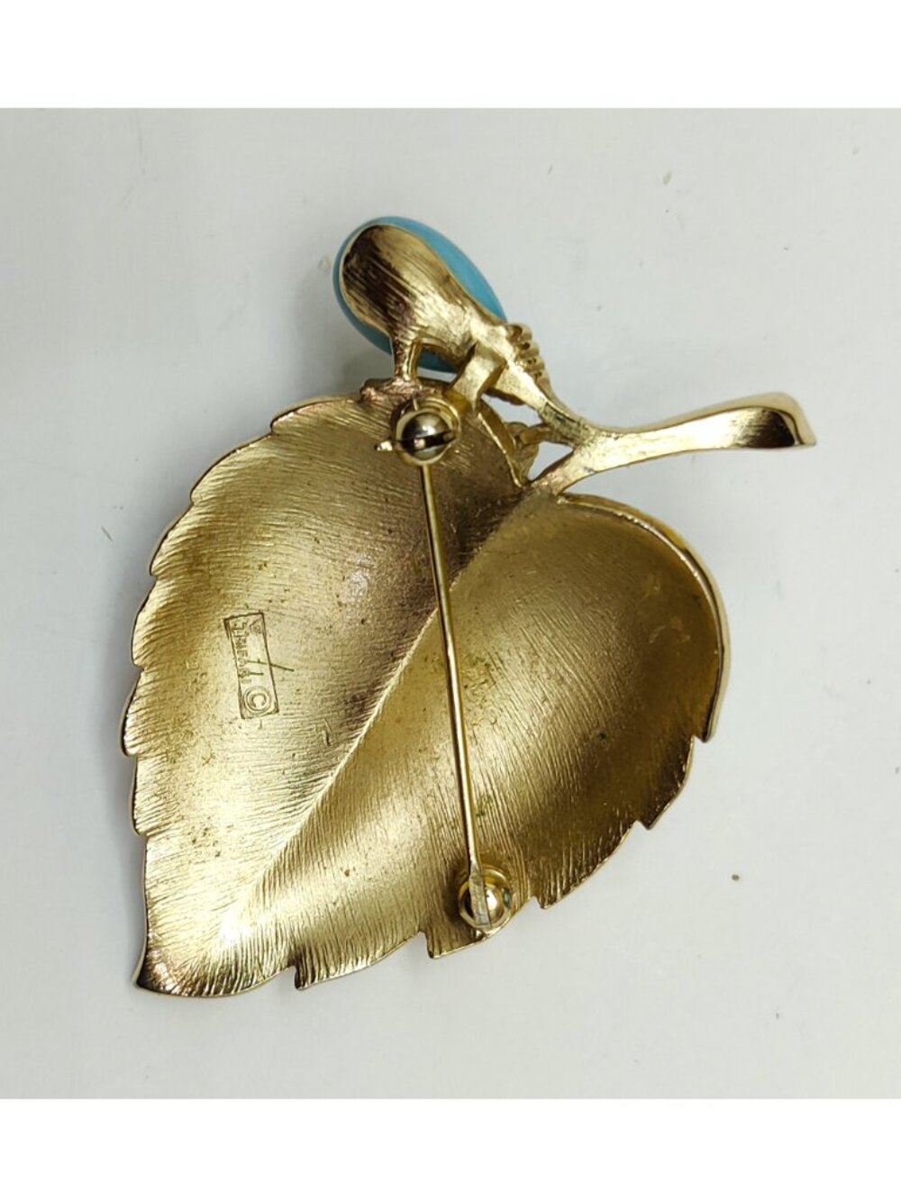 Vintage Crown Trifari Alfred Philippe Lily & Leaf Brooch Turquoise Glass Berries - Picture 2 of 3